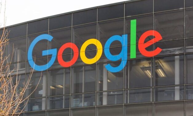 لماذا يجب أن تكون حذرًا عند إرسال هاتف Pixel أو iPhone للإصلاح